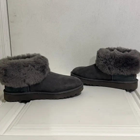 Ugg women Classic Mini Fluff new