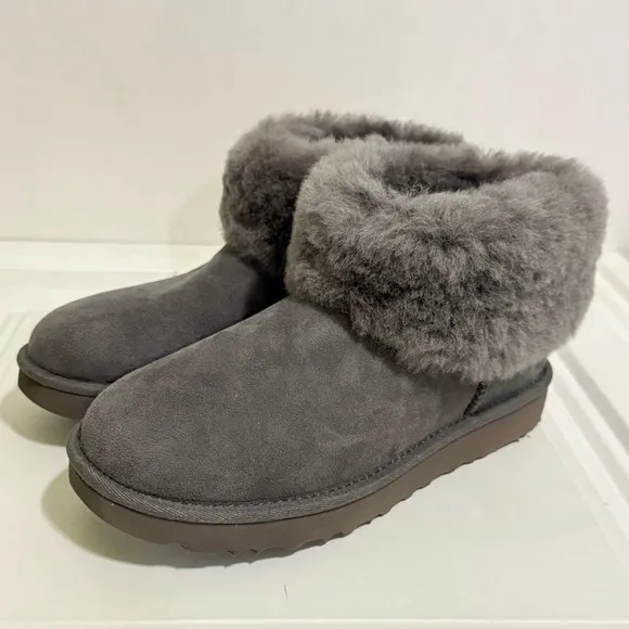 Ugg women Classic Mini Fluff new