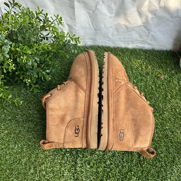 UGG women Neumel Women Classic Boots ChestnutSize 9 gently used