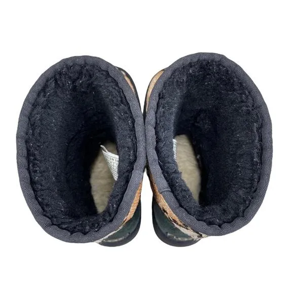UGG Women’s Classic Reptile Snake Cream Black Winter Boots Size US 6