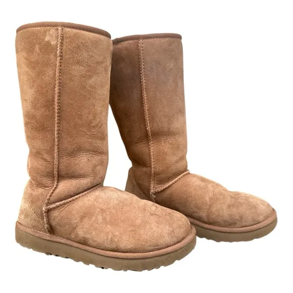 Ugg women’s classic tall II Tan Suede Boots size 7