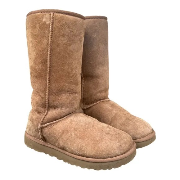 Ugg women’s classic tall II Tan Suede Boots size 7