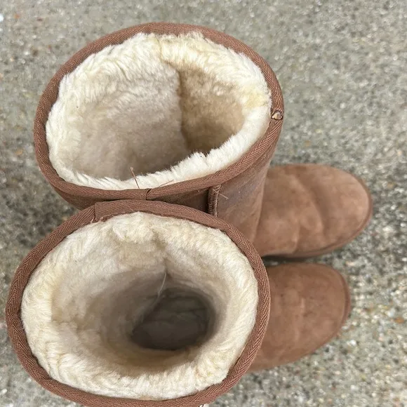 Ugg women’s classic tall II Tan Suede Boots size 7