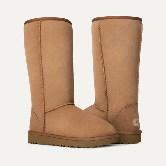 Ugg women’s classic tall II Tan Suede Boots size 7