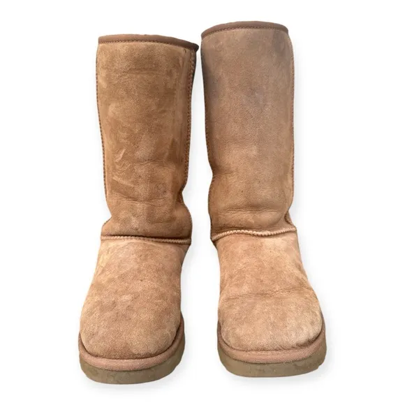 Ugg women’s classic tall II Tan Suede Boots size 7