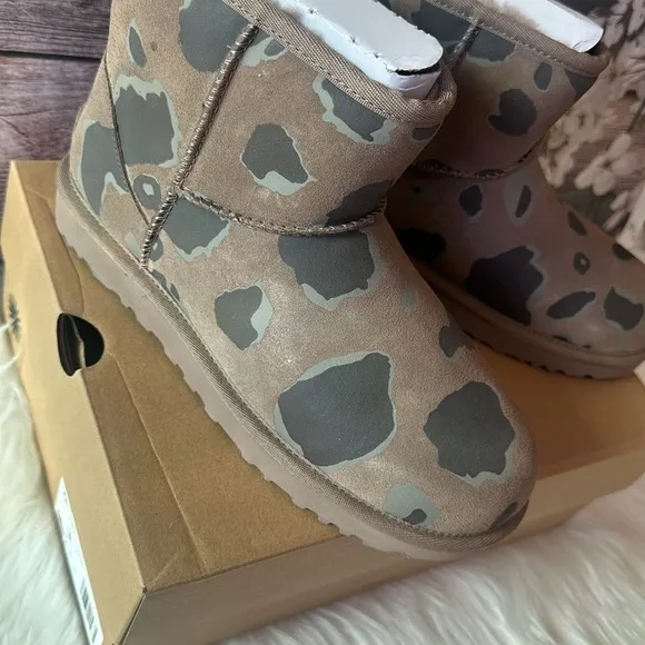 UGG Womens Classic Ultra Mini Appaloosa Sz 7
