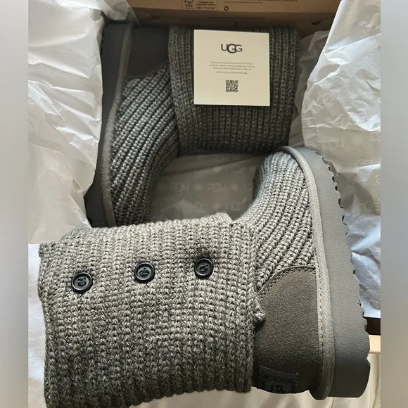 UGGs Classic Cardy boots size 6
