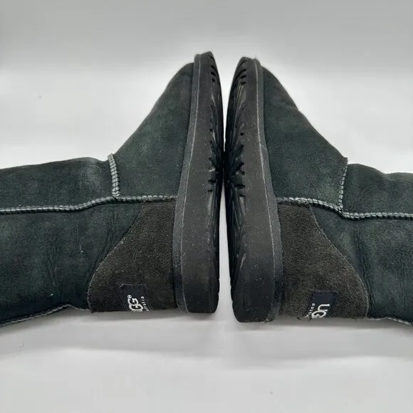 UGGs kids  Black Shearling Classic short waterproof boots 5251  Sz 4