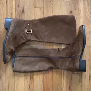 Ugo bacci suede boots