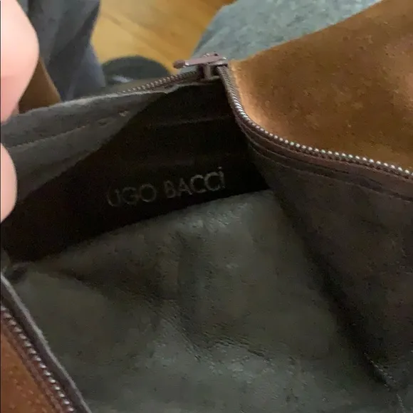 Ugo bacci suede boots