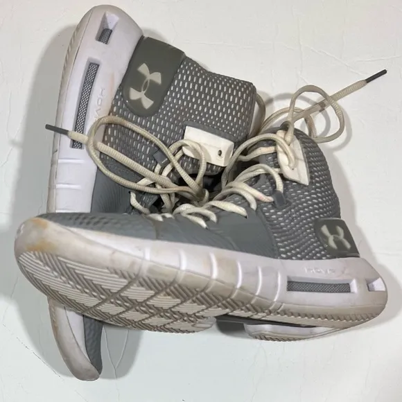 UNDER ARMOUR HOVR HAVOC HIGH TOPS BASEBALL. GREY AND WHITE SIZE 9
