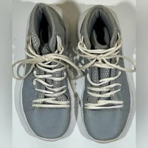 UNDER ARMOUR HOVR HAVOC HIGH TOPS BASEBALL. GREY AND WHITE SIZE 9