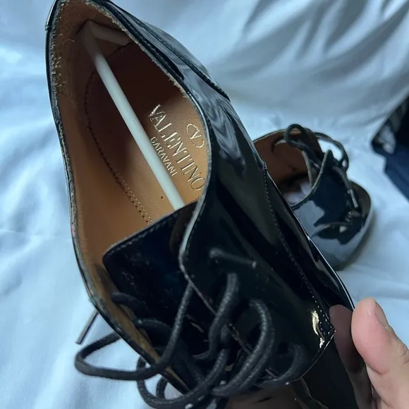 Valentino Garavani patent-leather Oxford shoes 40