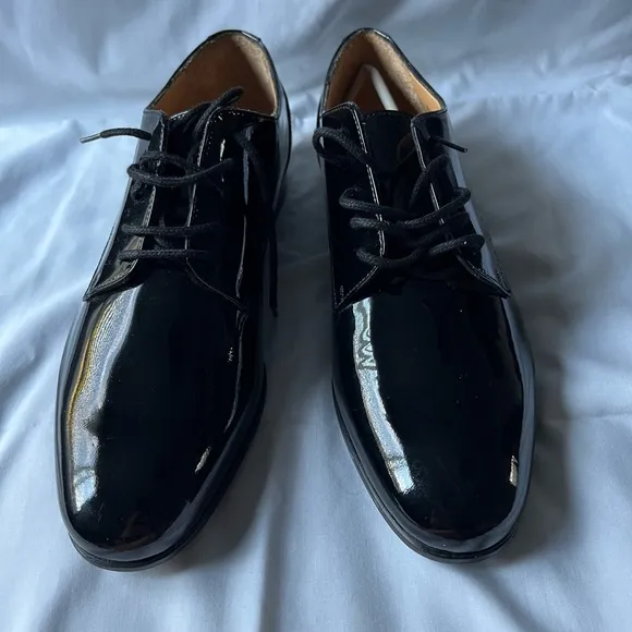 Valentino Garavani patent-leather Oxford shoes 40