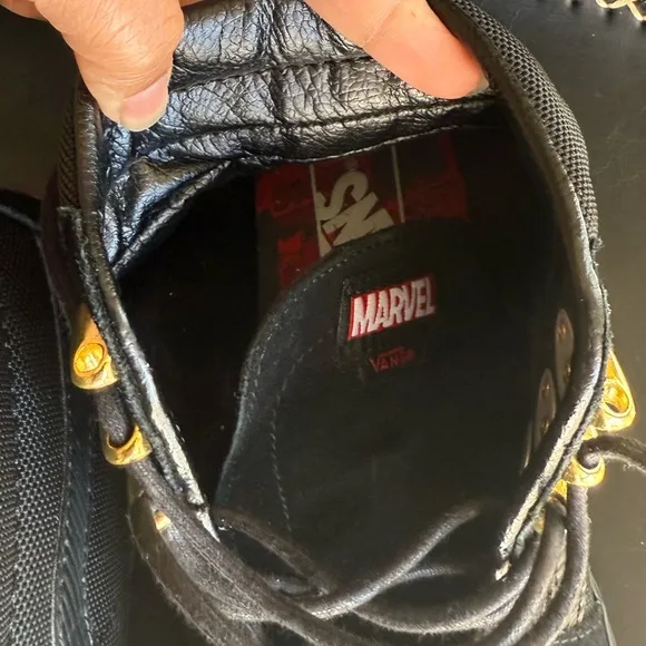 Vans Earth Marvel Black Panther High Tops, Men's Size 10. Black.