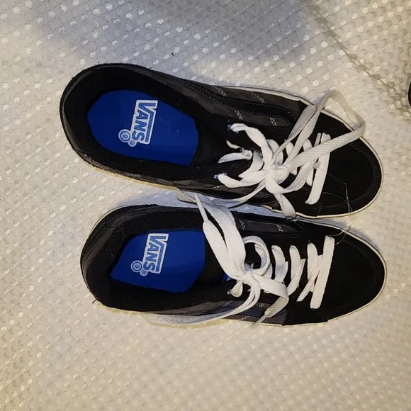 VANS EUC MENS SIZE 9 VINTAGE WAR D SKATE SHOES