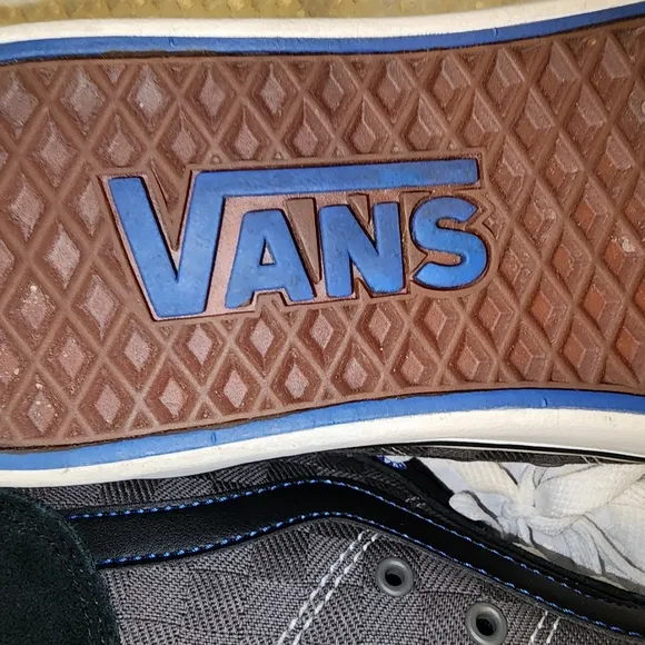 VANS EUC MENS SIZE 9 VINTAGE WAR D SKATE SHOES