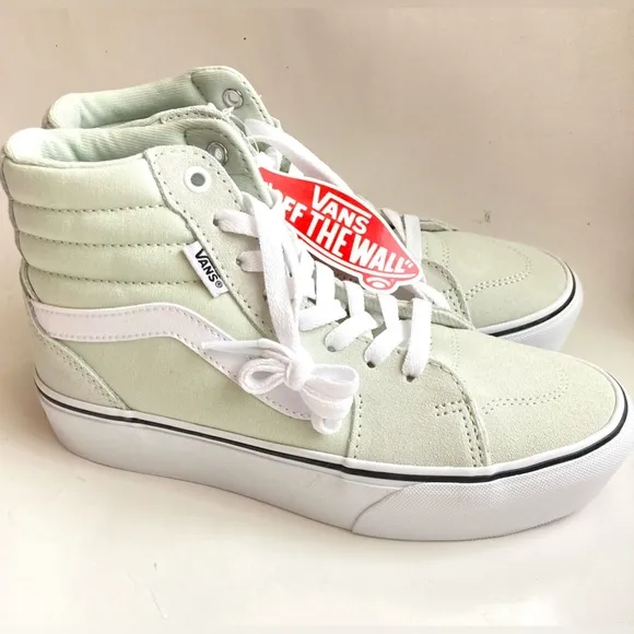 Vans hi tops sneakers SK 8 Vans pale green new Vans lace up hi top’s women’s 7.5