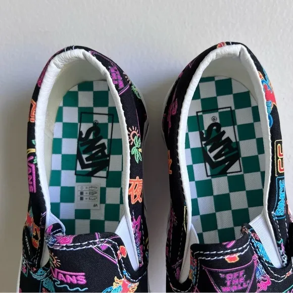 Vans Market Classic Slip On Unisex Skate Shoe Size 9.5 or 8 SKU#2549