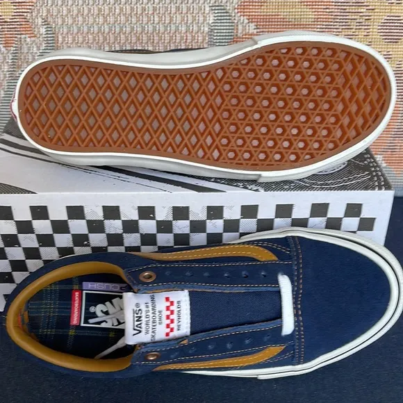 Vans Men’s Skate Old Skool (Reynolds) Navy/Golden BrownVN0A5FCB9CVSneakers G