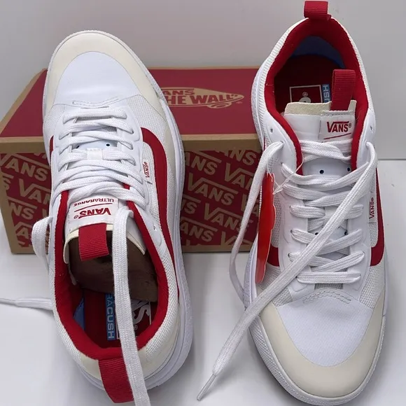Vans Men’s White and Red Sneakers Ultrarange ExoTrue White/RedVN0A4U1KBJT
