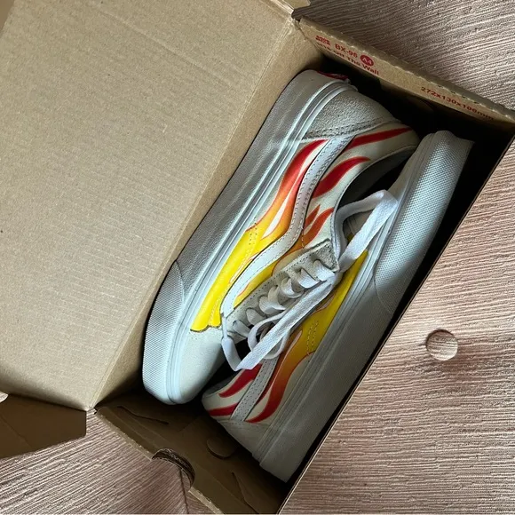 Vans Old Skool classic white skate shoes flame detail mens womens unisex sizes