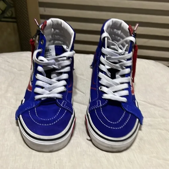 Vans sk8 hi- tops leather, with side zippers men size 5 woman’s size 6.5