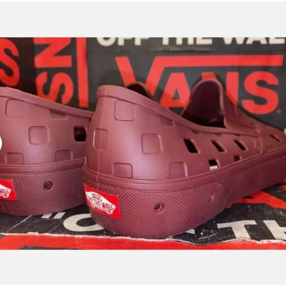 Vans Slip-On Trek Tawny Port Red Water Shoes Men's Size 13 VN0A5HF8TWP