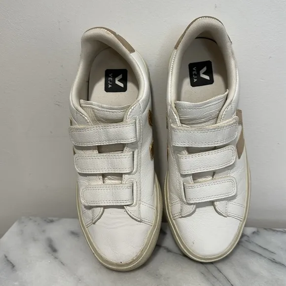 Veja shoes women’s sz 7 euro 38