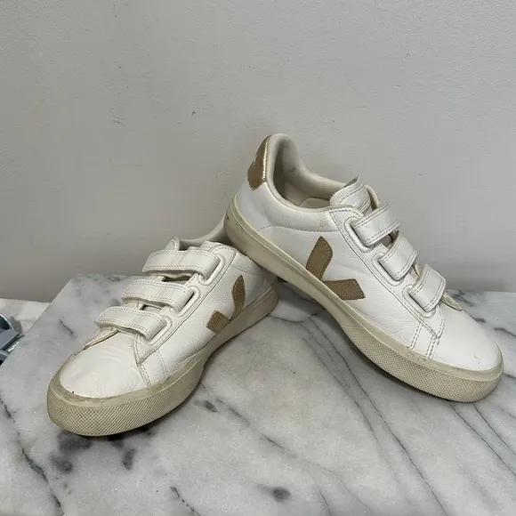 Veja shoes women’s sz 7 euro 38