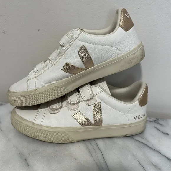 Veja shoes women’s sz 7 euro 38
