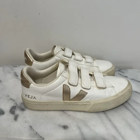 Veja shoes women’s sz 7 euro 38