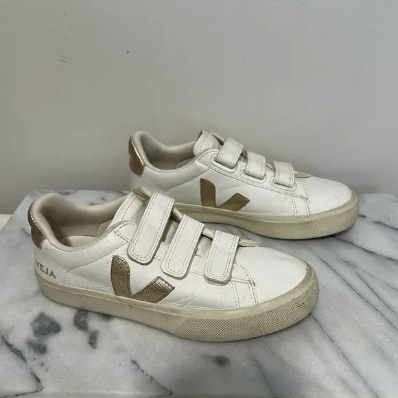 Veja shoes women’s sz 7 euro 38