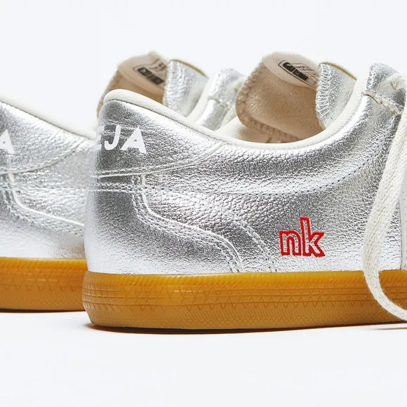 VEJA VOLLEY LEATHER VEJA X NK STORE SILVER WHITE
