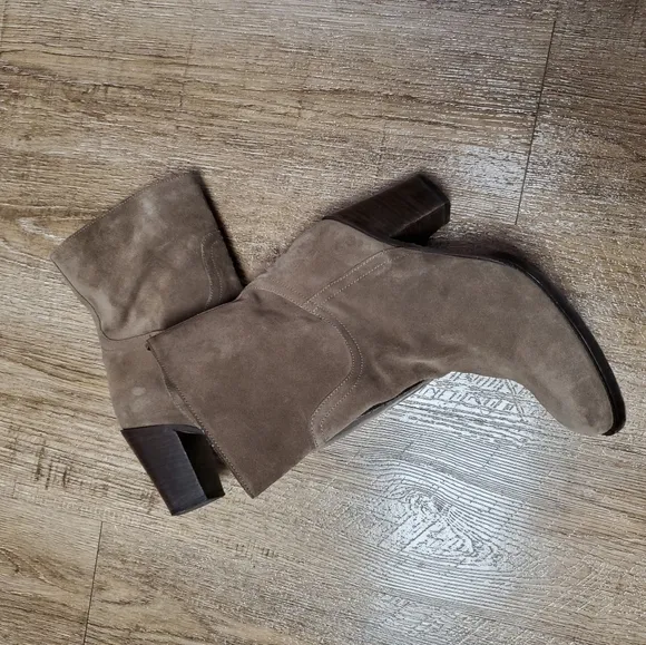 Vero Cuoio suede tan ankle boots 8