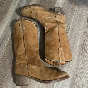 Vibram Vintage Suede cowboy boots Women’s 7 Tan Weathered Western 1978 Nashville