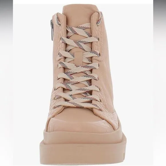 Vince Camuto Padded Insole Lug Lace Up Ankle Boots in Pink Sz 8.5 NWOB