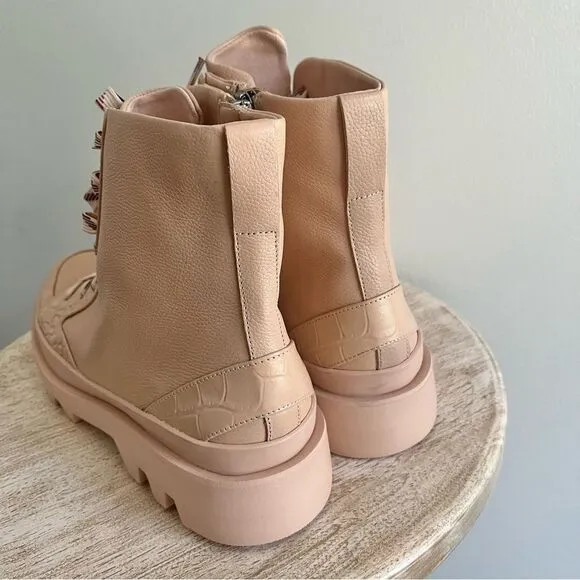 Vince Camuto Padded Insole Lug Lace Up Ankle Boots in Pink Sz 8.5 NWOB