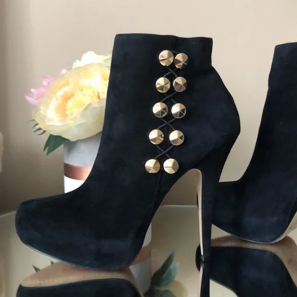 Vince Camuto Women's Jardine Black Genuine Soft Suede Heeled Booties Boots