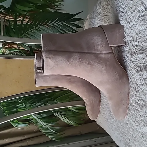 Vince Leather Ankle Boots ❤️