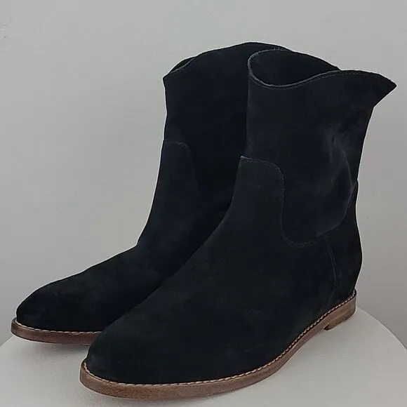Vince Sinclair Black Suede Cowboy-Style Booties. Size 5 M