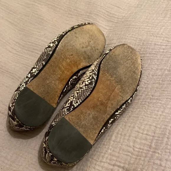 Vince sneake print shoes . Size 7.5