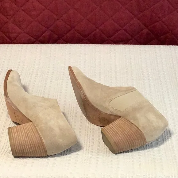 VINCE. Suede booties,size 8.5