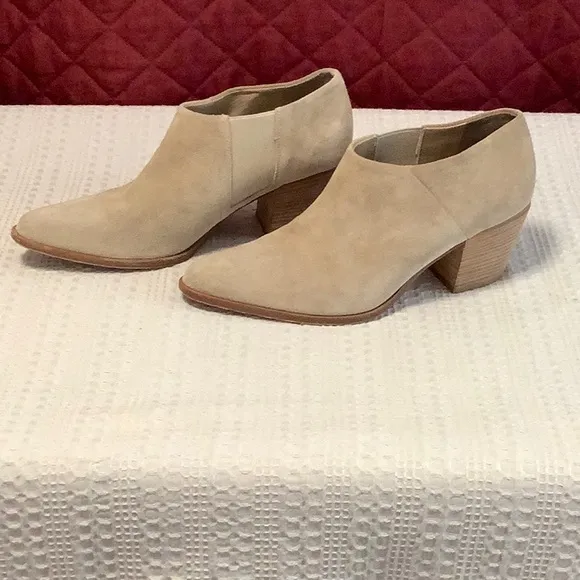 VINCE. Suede booties,size 8.5