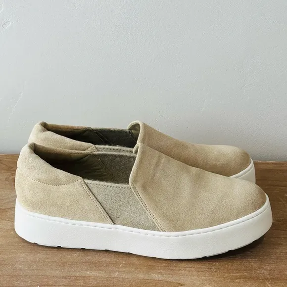 VINCE Warren Lug Water Resistent Sneaker - Doe Suede Sz 8M