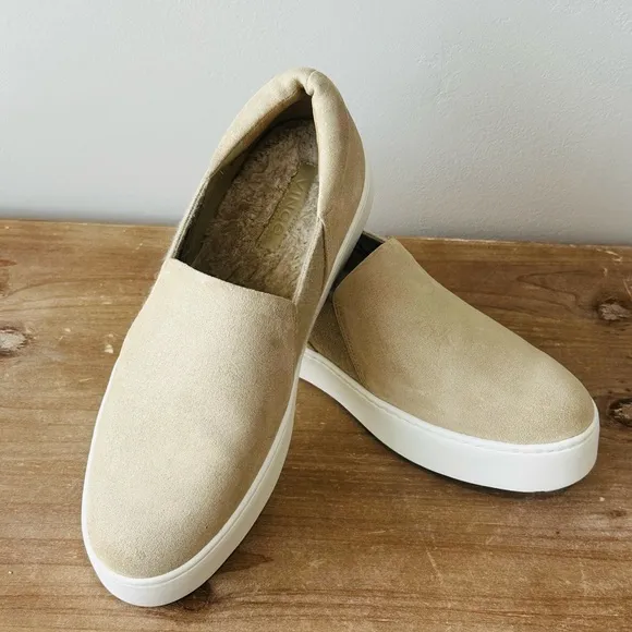 VINCE Warren Lug Water Resistent Sneaker - Doe Suede Sz 8M