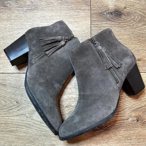 Vionic Madeline Olive Green Suede Ankle Boots Size 11