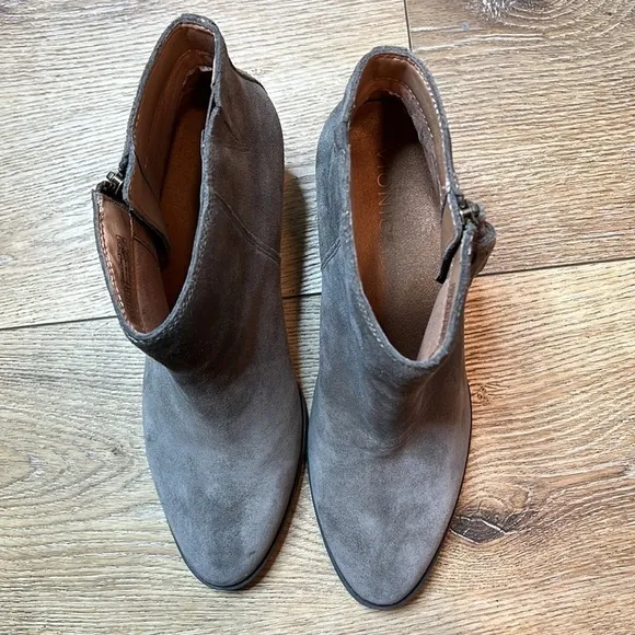 Vionic Madeline Olive Green Suede Ankle Boots Size 11