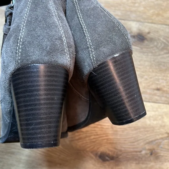 Vionic Madeline Olive Green Suede Ankle Boots Size 11