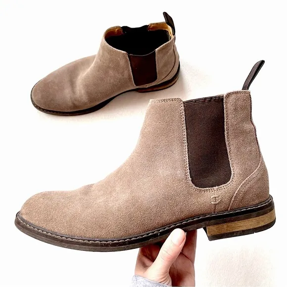 Vionic Men’s Bowery Kingsley Suede Chelsea Boots in Taupe Size 9.5